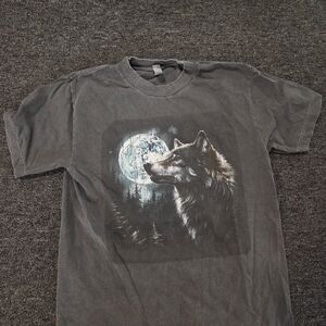 Classic Gray Wolf Graphic T-Shirt